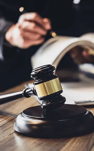 Mediation — lawyers in discussion